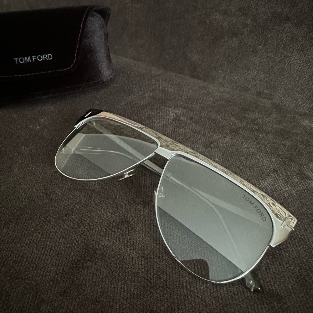 Limited Edition Tom Ford Winter 18k Gold Plated Sunglasses in White Gold - Picture 6 of 13